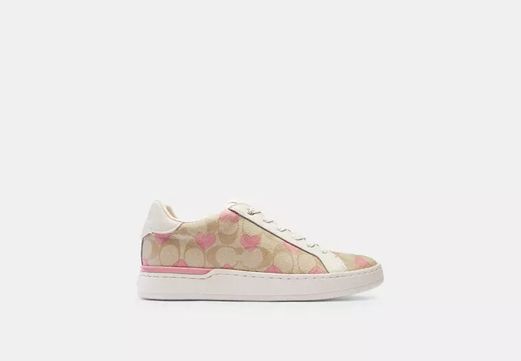 Pre-owned Coach Clip Low Top Sneaker In Signature Canvas With Hearts Cp871 In Multicolor