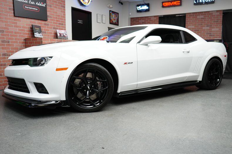 Owner 2015 Chevrolet Camaro Z28 2dr Coupe 30680 Miles Summit White Coupe 7.0L V8 Manua