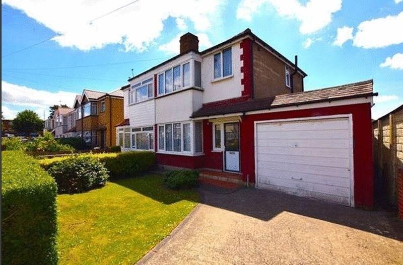 3 Bedroom Semi Detached House with Garage Newly 