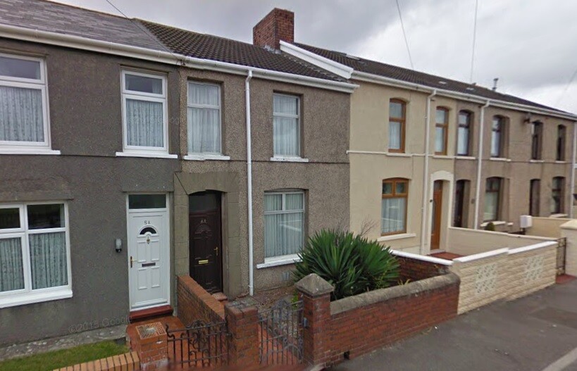 3 bedroom house in Dafen Row, Llanelli in Llanelli, Carmarthenshire
