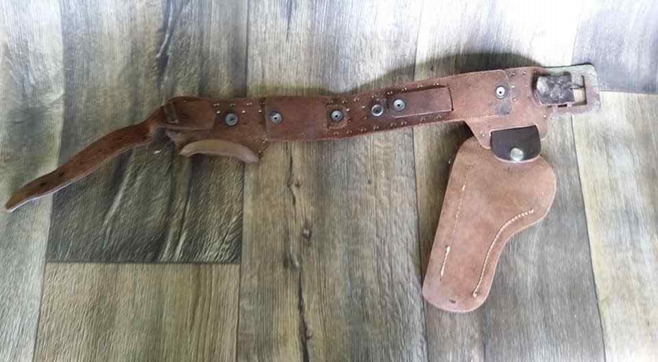 VTG SUPER GUNFIGHTER HOLSTER  COWBOY THICK LEATHER METAL STUDS RARE