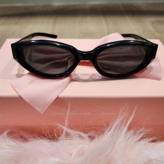 GENTLE MONSTER サングラス JENNIE FISH TAIL 01 Gentle Monster x Jennie Jentle Salon Fish Tail 01 Black Gray