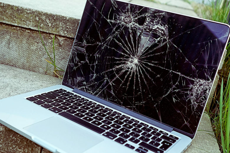Broken MacBook Screen LCD Fitting Smashed Screen Repair