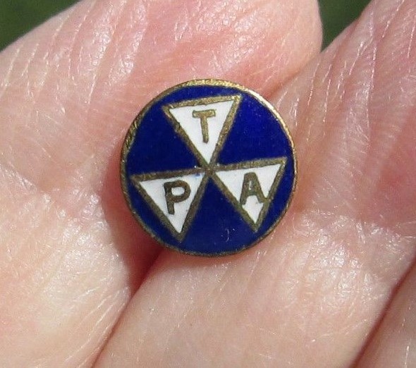 ANTIQUE BLUE & WHITE ENAMEL PTA CLASP BACK PIN BADGE DATED 1911 FH NOBLE & CO