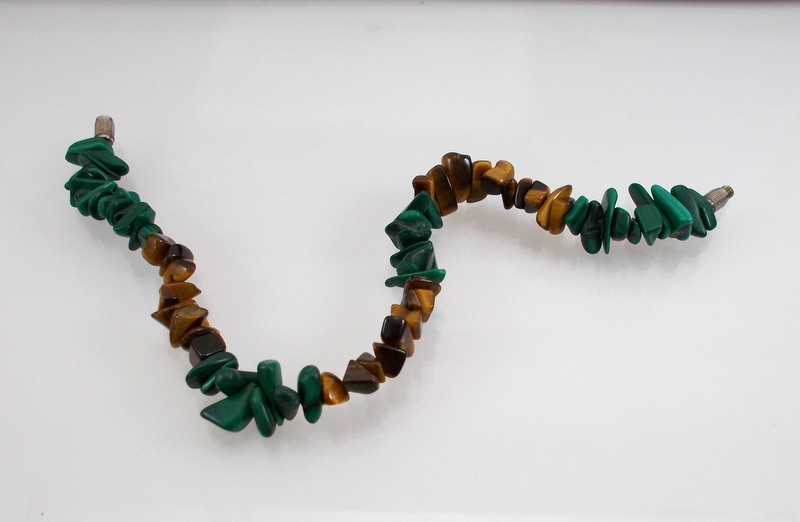 Natural Tiger Eye and Malachite Gemstone Chip Beads Bracelet Silver Tone