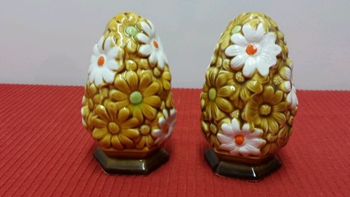 Vintage Fred Roberts Daisy Salt and Pepper Shakers Japan