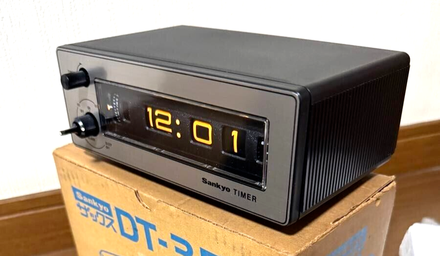 70s VINTAGE SANKYO Rare Flip Clock DT-353 Space Age Japan