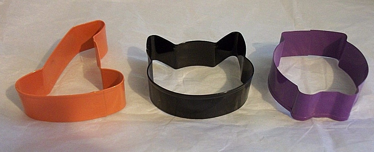 3 NWOT Loose Metal Cookie Treat Cutters Crafts Halloween Cat Witch Hat Cauldron