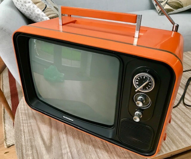 VINTAGE RETRO 1980S PORTABLE TV, BLACK WHITE WORKING, HITACHI