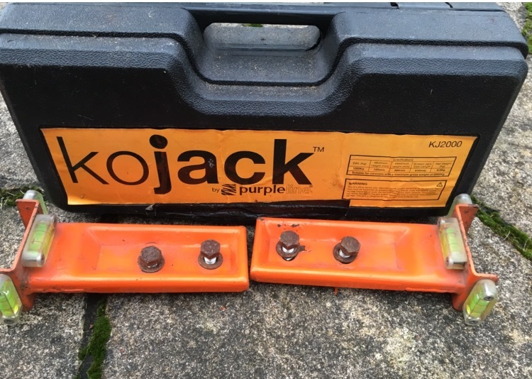Kojack Hydraulic Caravan Scissor jack & levelling aid in Dunblane