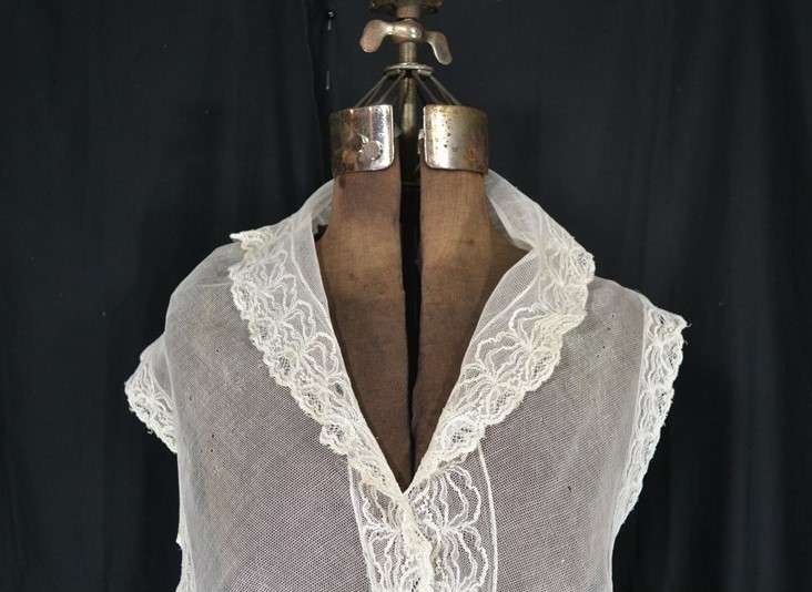 antique fichu collar net lace early hand made  white 19th c original vg