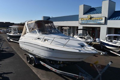 2004 Larson Boats 260 Cabrio Mid-Cabin Cruiser, 270hp I/O. A/C, GPS, Full Canvas