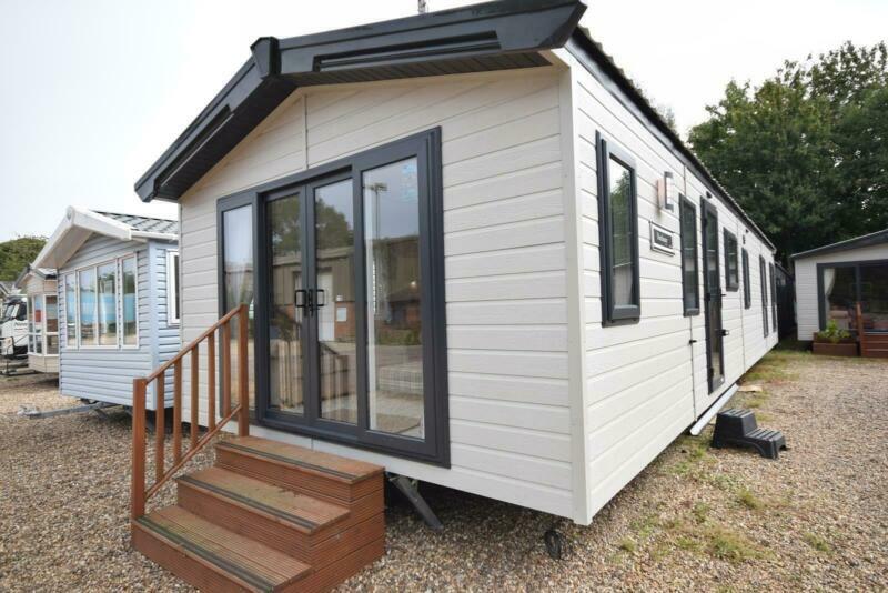 2020 NEW Willerby Dorchester Lodge 44x15 2 DB beds BS3632