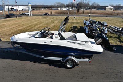 2017 Bayliner VR5 Bowrider, 20ft 4in, Mercury 150hp OB 45hrs warranty 1/16/22
