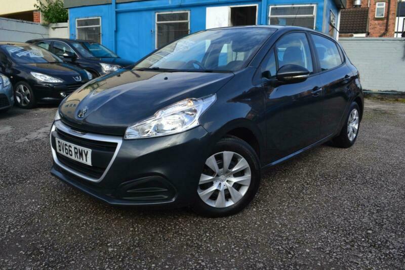 Peugeot 208 1.0 5 door hatchback,Grey cheap tax/insurance 21413 miles