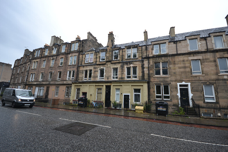 2 bedroom flat in Angle Park Terrace, Fountainbridge, Edinburgh, EH11 2JT in Edinburgh