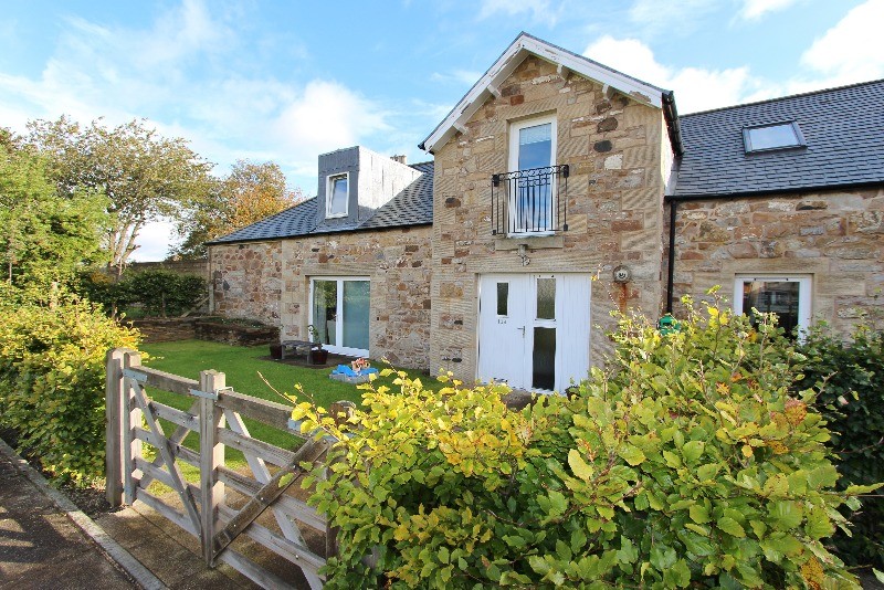 3 bedroom house in Clifton Road, Mid Calder, Livingston, West Lothian