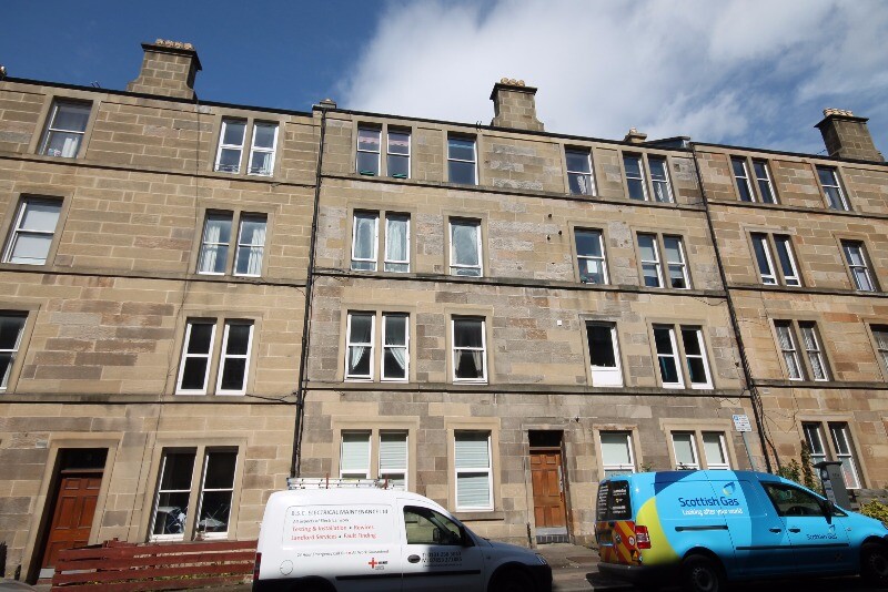 2 bedroom flat in Caledonian Road, Dalry, Edinburgh, EH11 2DA in