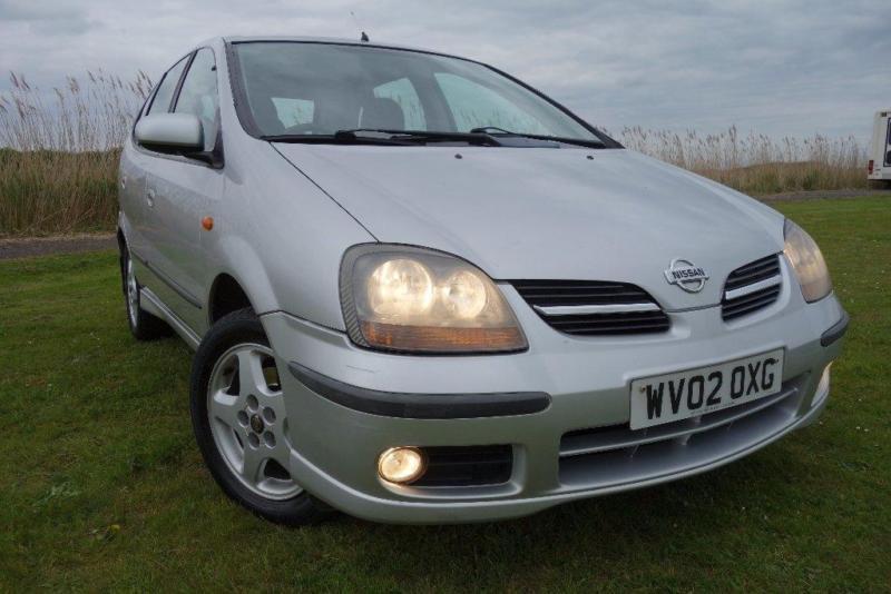 Nissan tino 2002