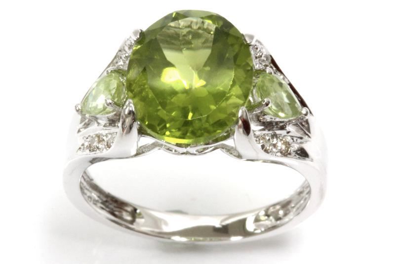 Pre-owned Jewelry By Arsa 3.6 Ctw Natural Green Peridot Diamond Solid 14k White Gold 3-stone Cocktail Ring