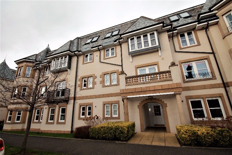 2 bedroom flat in Rattray Drive, Greenbank, Edinburgh, EH10 5TH in