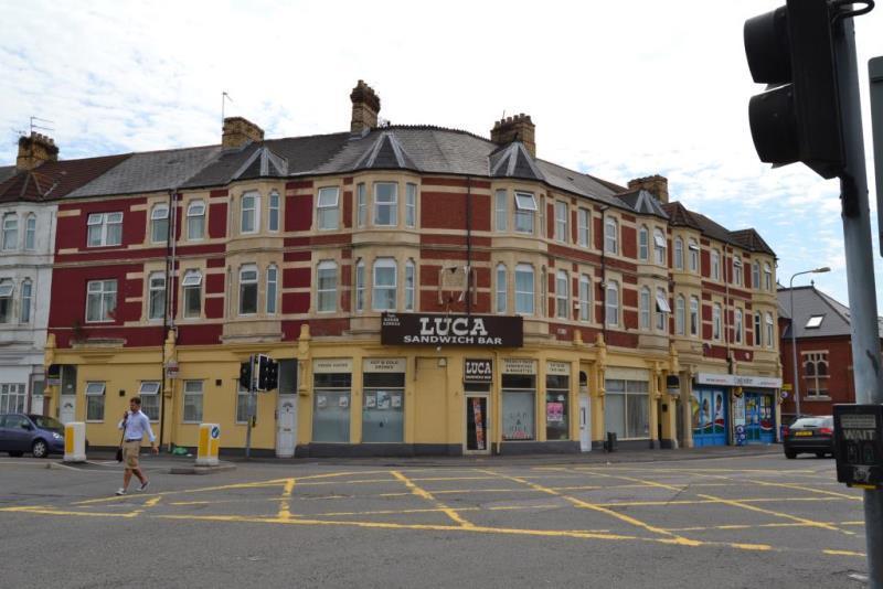2 bedroom flat in Penarth Road, Grangetown, Cardiff, CF11 in