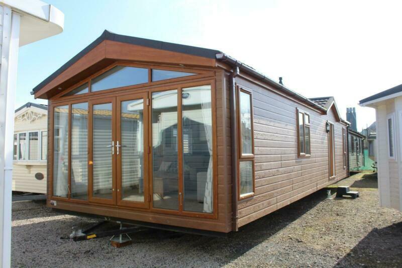 OMAR SOUTHWOLD 44x14 2bed RESIDENTIAL mobile home 2016 IMMACULATE in