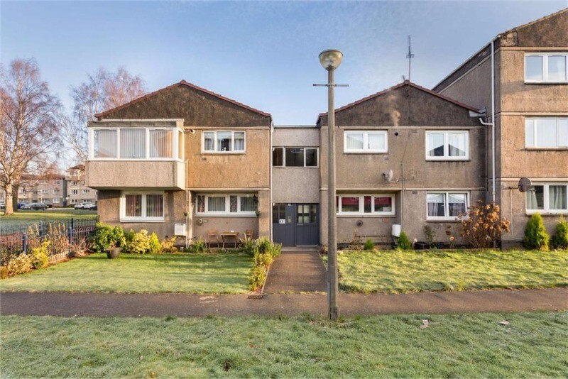 Stenhouse 3 bedroom flat for rent to Let Edinburgh EH11 Carrick Knowe