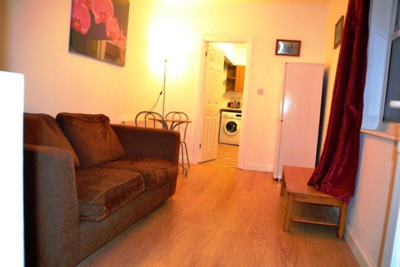 One Bedroom independent Flat at Kings Heath, Birmingham, B13 in