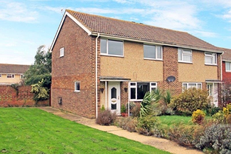 Spacious 3 bedroom semidetached house for rent with garage and