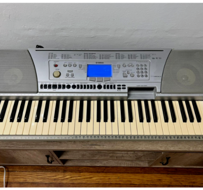 Yamaha PSR 450 electronic Keyboard 61 key Silver Synthesizer DISC