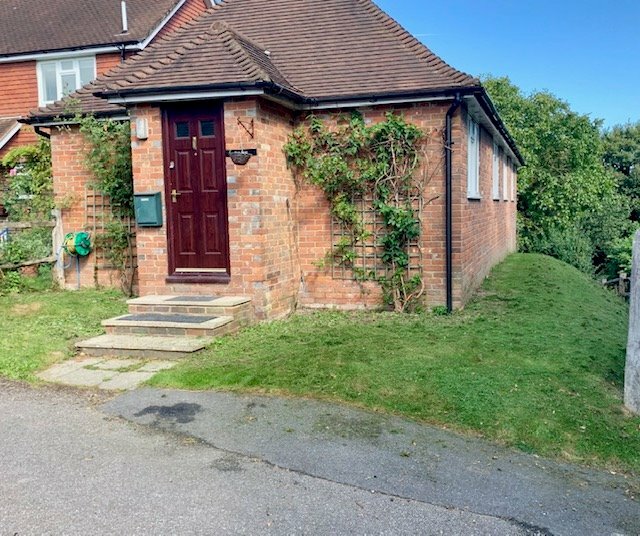 2 bed cottage, recently renovated, in stunning rural location in