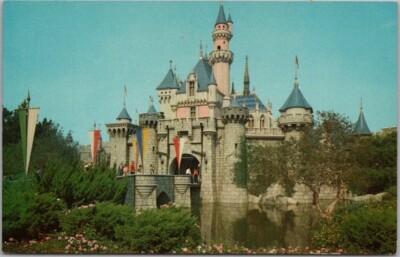 Vintage 1950s DISNEYLAND Fantasyland Postcard SLEEPING BEAUTY CASTLE #D-1 Unused