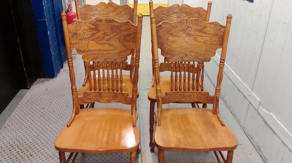 4 dining chairs, solid oak,carved back,sturdy,no carver,match my round table in London Bridge