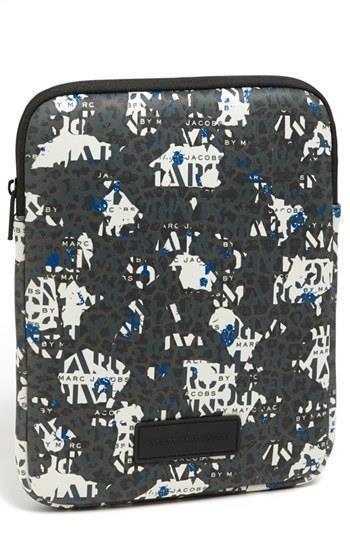 Marc Jacobs 折叠对开式保护壳适用于 iPad 2