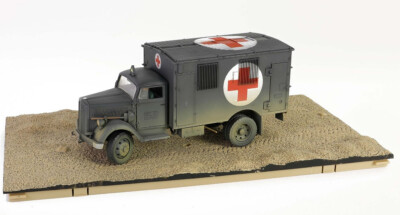 Forces of Valor 1:32 German Opel Blitz 3-Ton Ambulance - Gray, FOV801101B