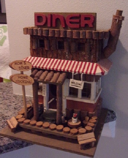 BIRDHOUSE: Mom's Diner Home Cooking Country Diner Wood Bird House