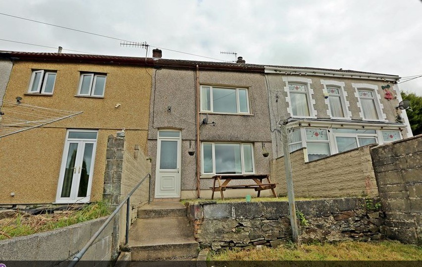 2 bedroom house to let Wengraig Road, Trealaw, Tonypandy in Tonypandy