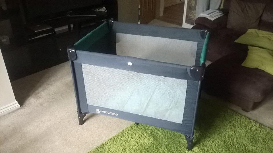 Kings wood travel cot - excellent condition smoke free ...