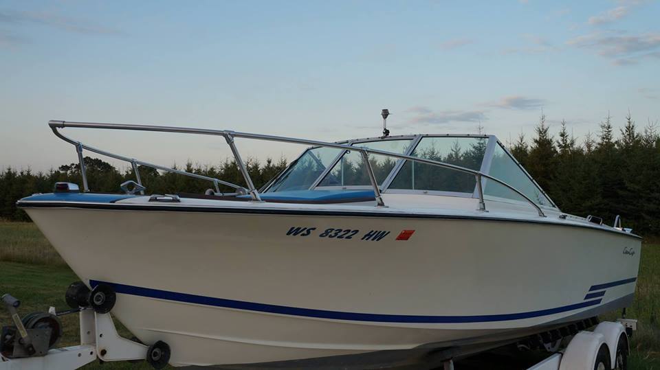 1977 Chris Craft Lancer 23 Foot Boat Volvo 280 I/O < 1000 hrs TRAILER INCLUDED