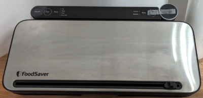 FoodSaver VS3180 Multi-Use Vacuum Sealer Food Saver Preservation System Bundle