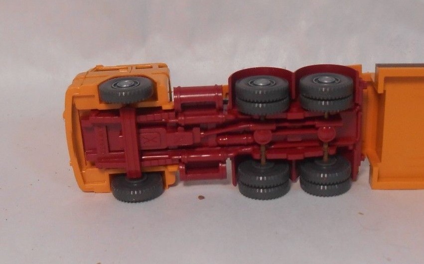 Wiking Germany HO 1:87 530 Magirus Tractor With Flat Bed Trailer Orange (RA)