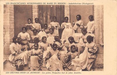 Madagascar - AMBOHIDRALRIMO - Les petites malgaches fotn de jolies dentelles - E