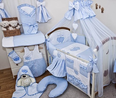 Babybett Tany mit 10-tlg Komplett-Set Bettwäsche Matratze Nestchen Herzchen Blau