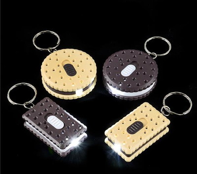 LOT OF 24 COOKIE  FLASHLIGHT LED KEY CHAINS BATTERIES INCLUDED BRIGHT GOODY BAGS