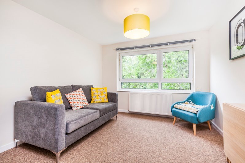 A voluminous five bedroom apartment (936 SQ. FT.) in Clapham Junction, London Gumtree