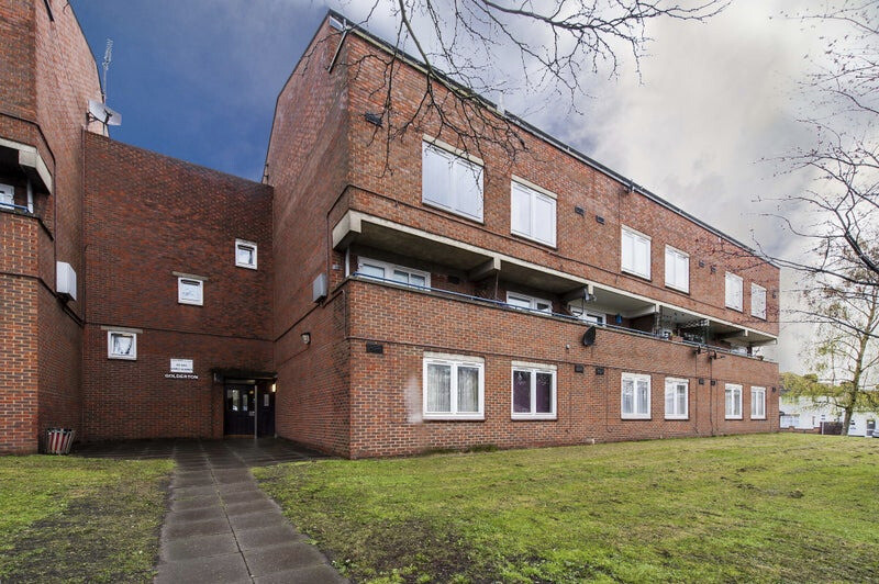 Ensuite room to rent in Church End, Hendon NW4 in Hendon, London