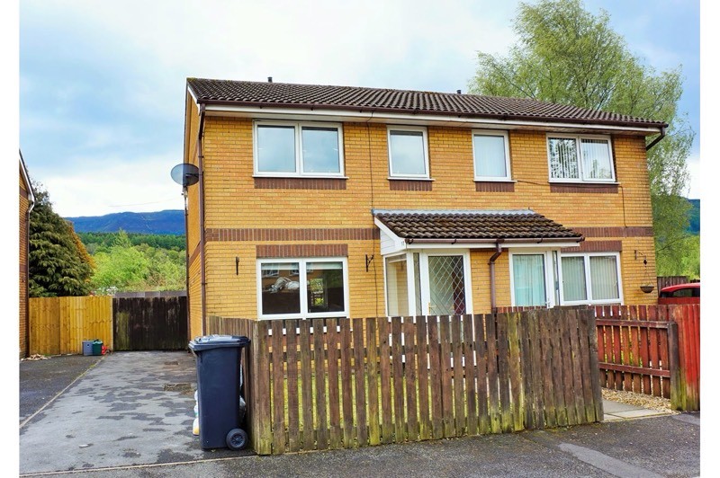 Three bedroom semi detached property for rent, Glynneath SA11 5SQ in
