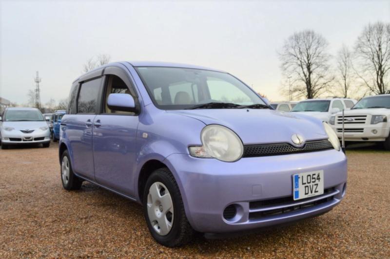 Toyota sienta 2004