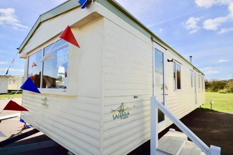 Static caravan for sale east coast 3 bedrooms sea view park Felixstowe
